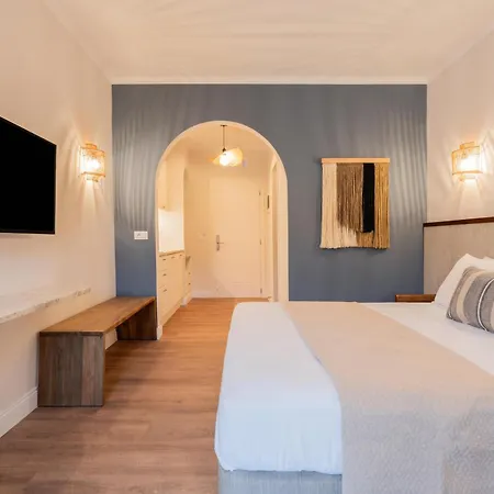 Blue Paradise Aparthotel